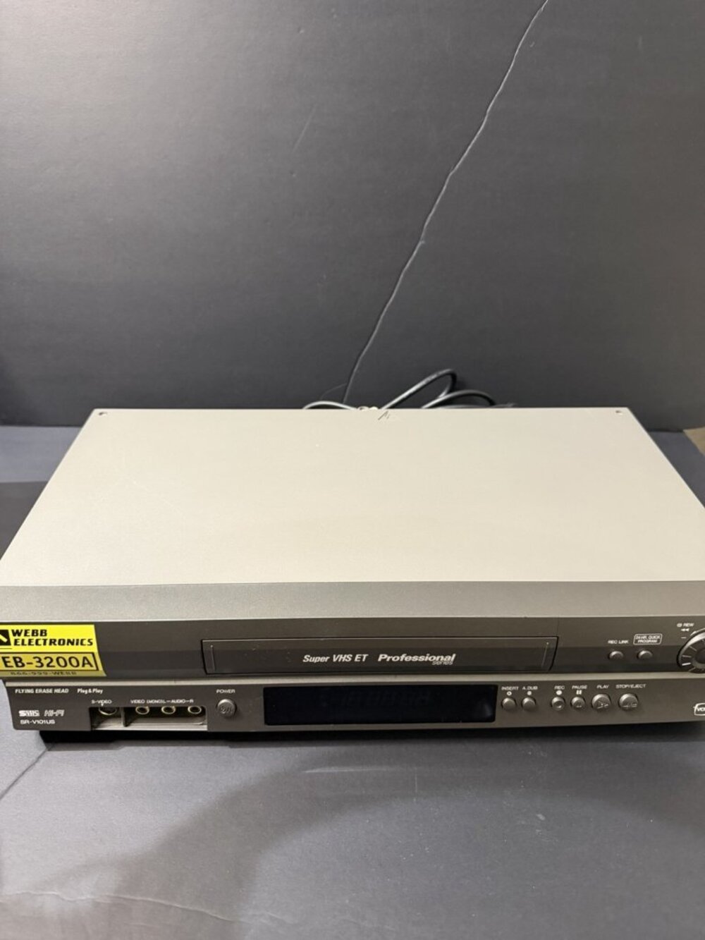 JVC SR-V101US Super VHS S-VHS ET Professional VCR Recorder 4 Head Hi-Fi Stereo R